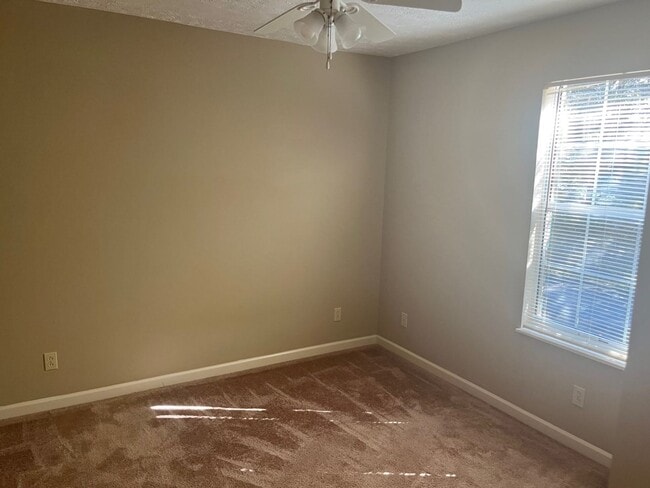 Building Photo - Cute 2 Bed/1.5Bath Home in the Heart of We...