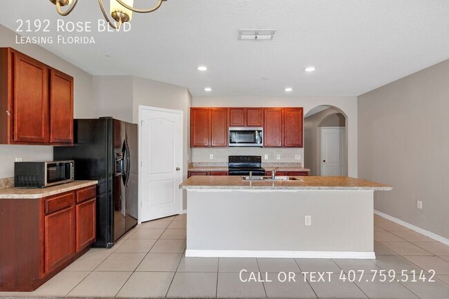 Building Photo - 2192 Rose Blvd