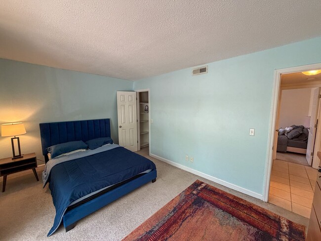 Building Photo - Summit House J-22