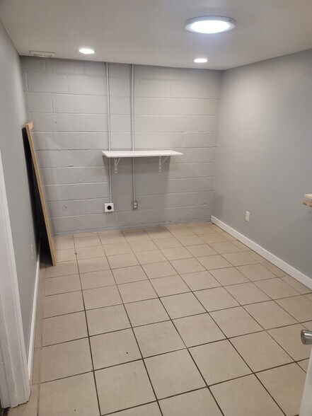 Rear Bedroom/Flex Room (Bed 3) - 327 S Hocker Ave