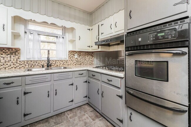 Building Photo - 24 Chestnut Dr