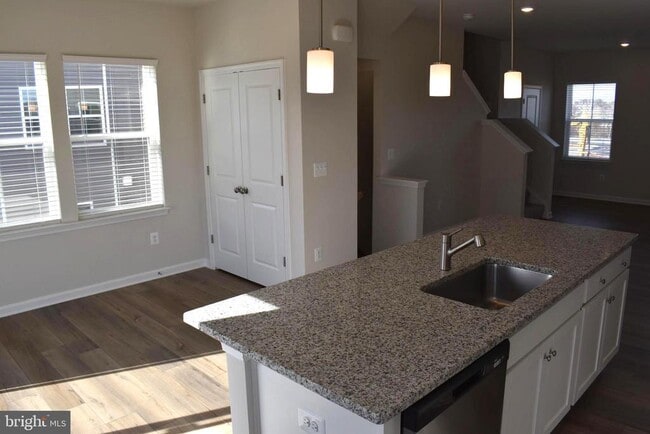 Building Photo - 216 Swan Fld Ave