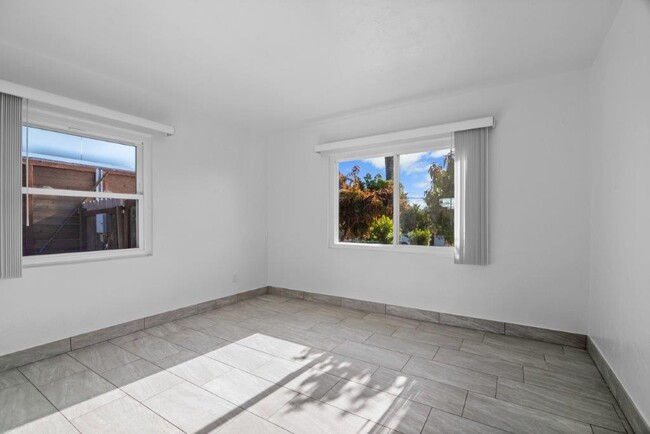 Building Photo - 608 N Rios Ave
