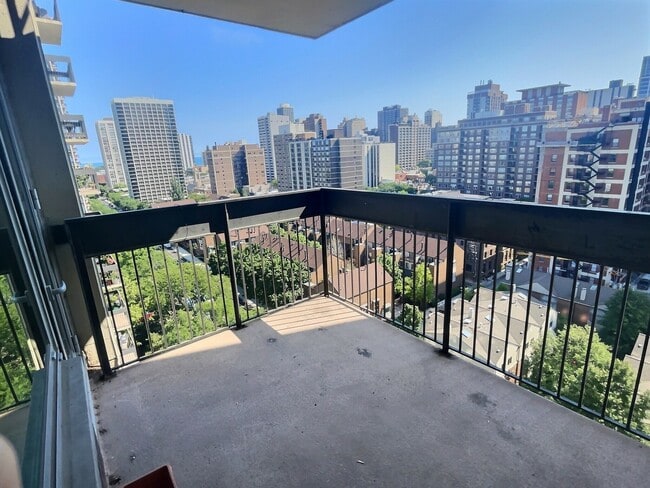 Building Photo - 1255 N Sandburg Terrace