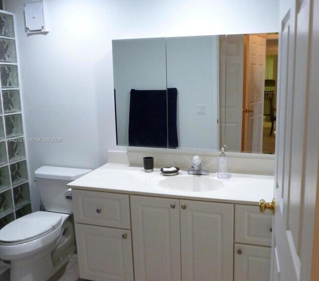 Building Photo - 16300 Golf Club Rd