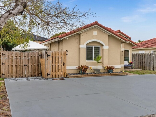 Building Photo - 7879 NW 193rd Ter