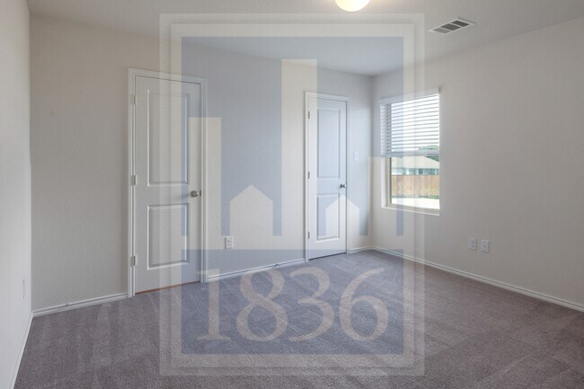 Building Photo - 1040 Chad Lp