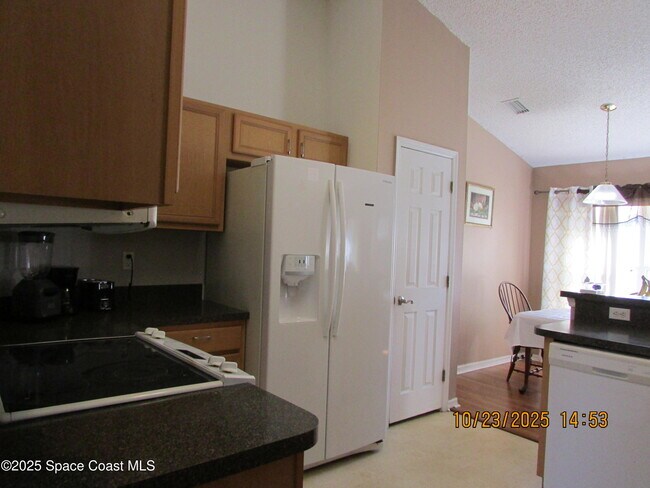 Building Photo - 534 White Plains Ave SW