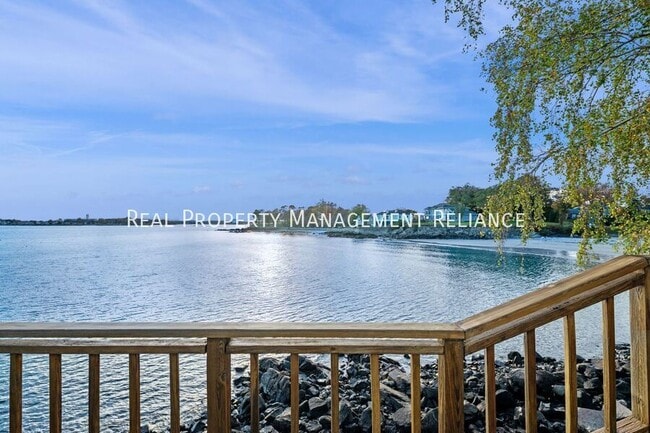 Building Photo - 19 Bayview Ave