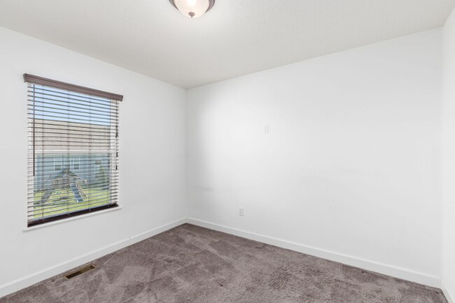 Building Photo - 4165 Freesia Dr