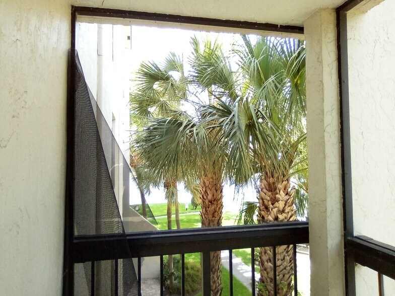 Building Photo - 820 Lavers Cir