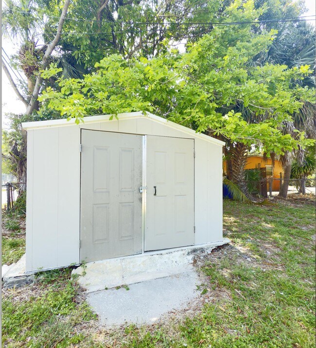 Building Photo - 3530 NW 1st Ct
