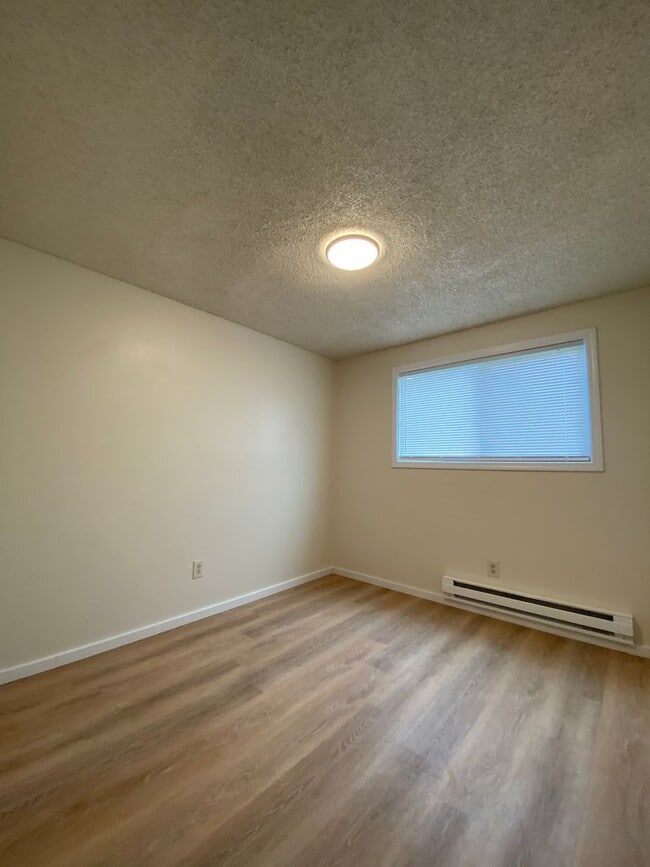 Building Photo - Charming 3 Bedroom 1 Bath Updated Home in ...