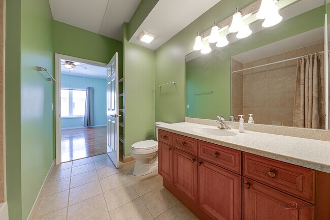 Building Photo - 799 Graceland Ave