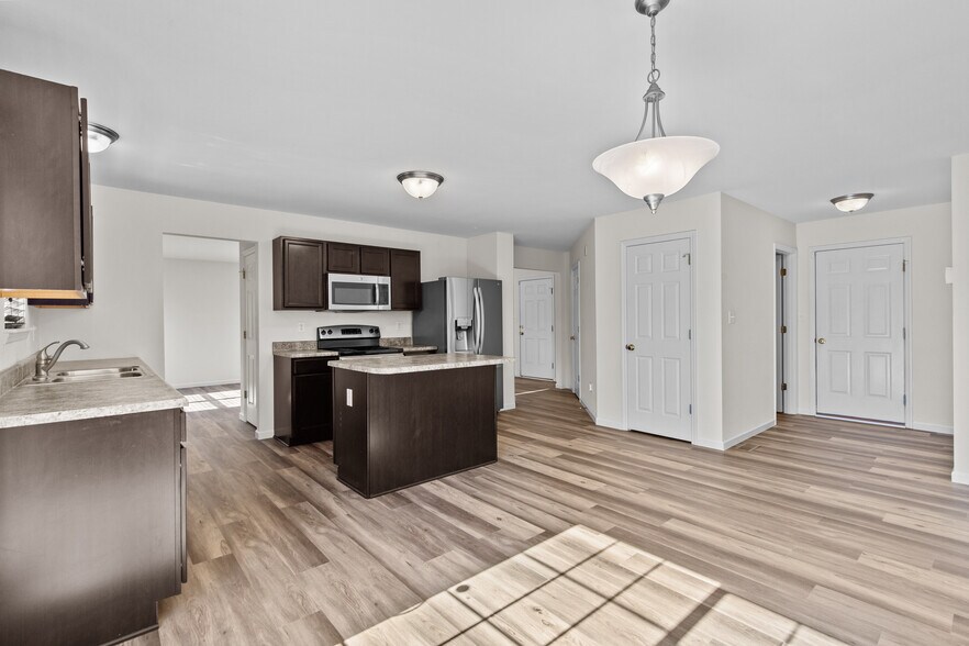 Building Photo - 614 Prairiegate Ct