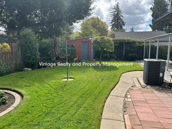 Building Photo - First Time On The Rental Market! Single St...