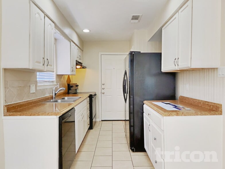 Building Photo - 23110 Newgate Dr