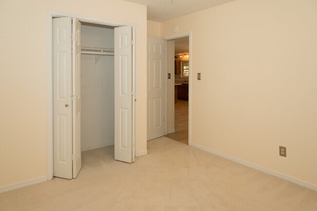 Building Photo - "Charming 3-Bedroom Retreat with 2 Full Baths in Mary Esther, FL!"
