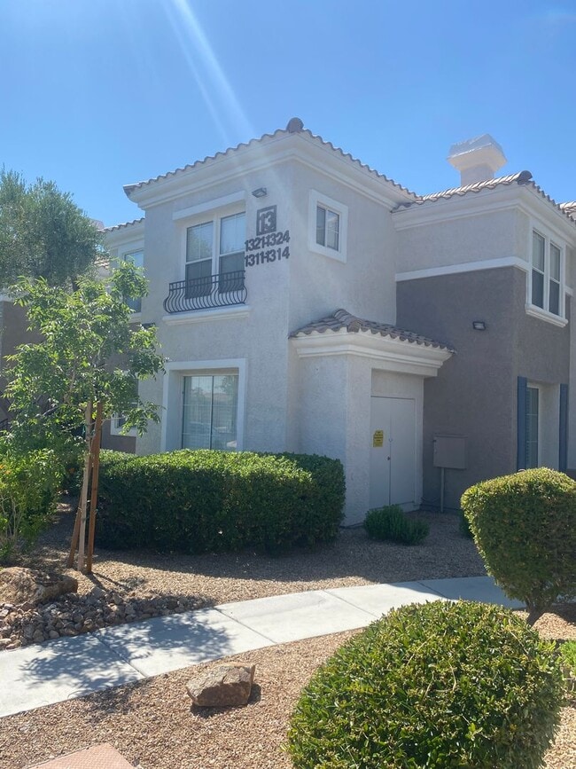 Primary Photo - AMERICANA Property Mgmt - 3 beds Condo in ...