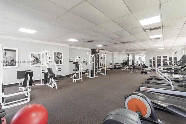 Building Photo - 300 Bayview Dr