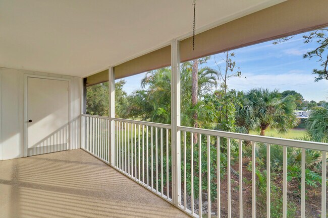 Building Photo - 18081 SE Country Club Dr