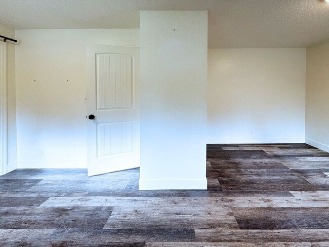 Building Photo - 725 Mimosa Ave