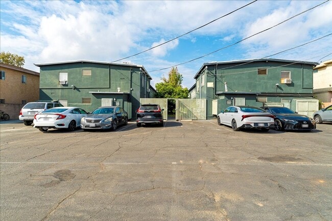 Building Photo - 6114 Cahuenga Blvd