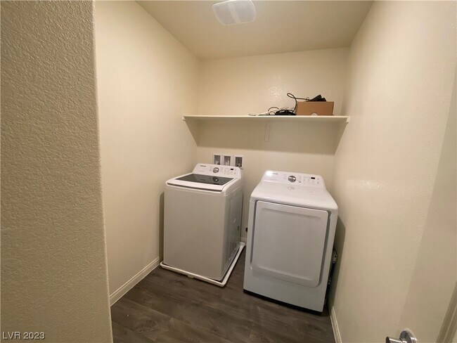 Building Photo - 6882 Magenta Moon St