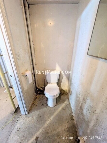 Building Photo - 38 Railroad St