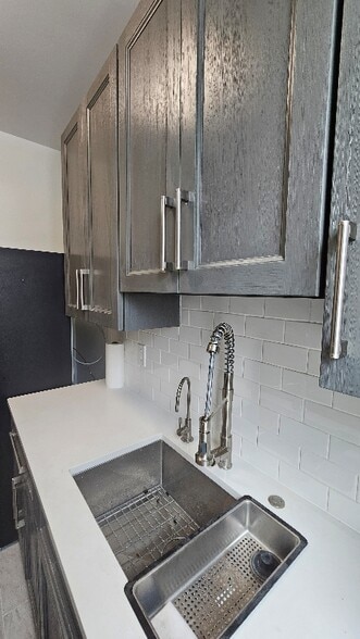 Building Photo - 142 Sumac St