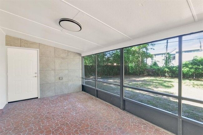Building Photo - 600 NW 36th Dr