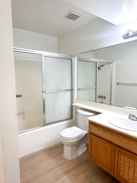 2nd Bath - 20342 Rue Crevier