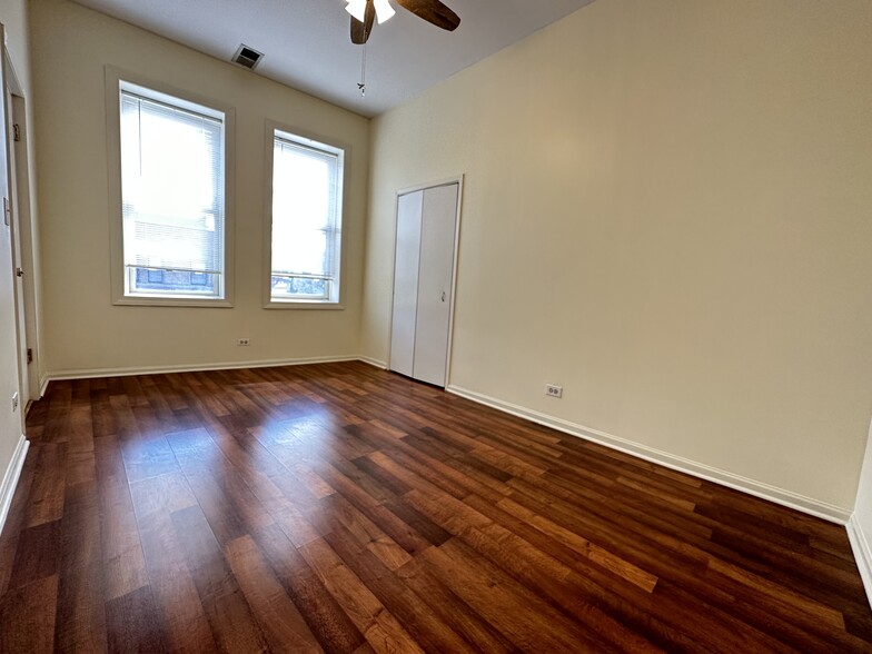 BEDROOM 1 - 1424 W Wilson Ave