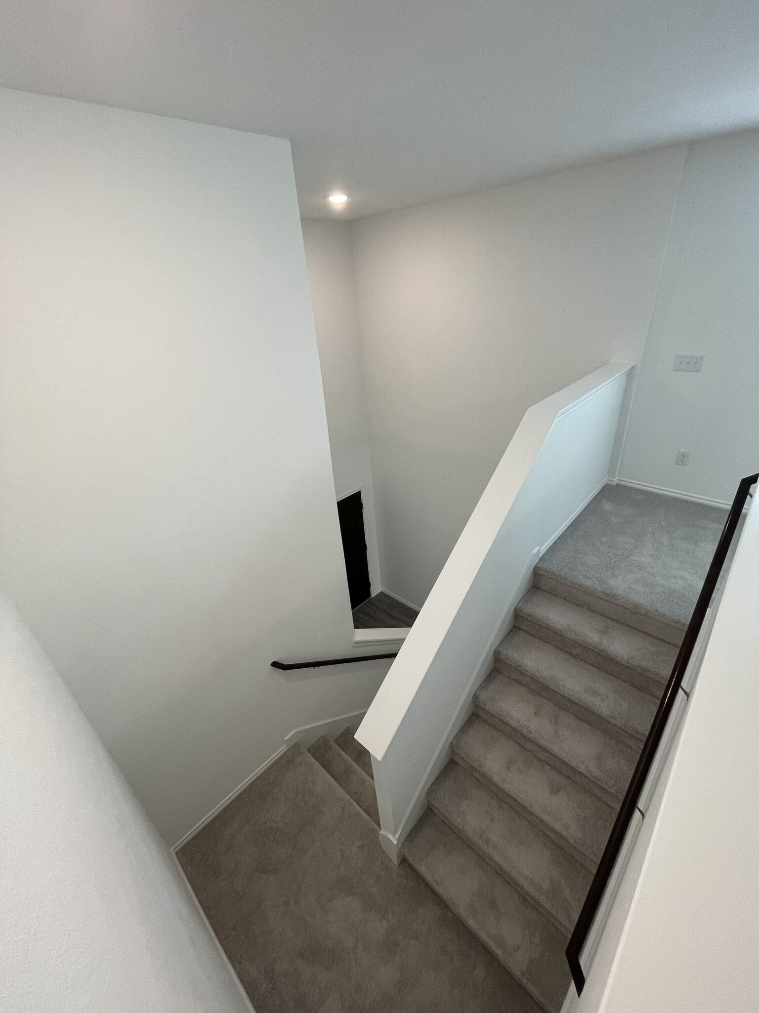 Building Photo - 825 Breakwater Dr