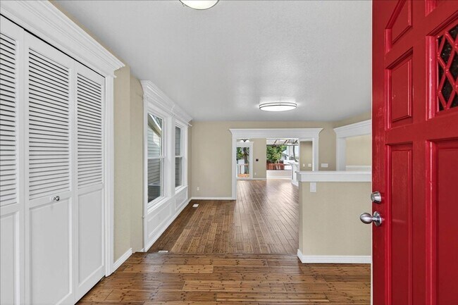 Building Photo - Gorgeous Updated Home in the Heart of Eagle Hills