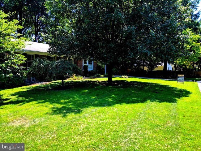 Building Photo - 8702 Thunderbird Ct
