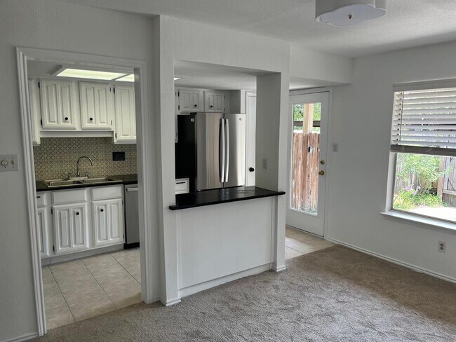 Building Photo - 8301 Summer Side Dr
