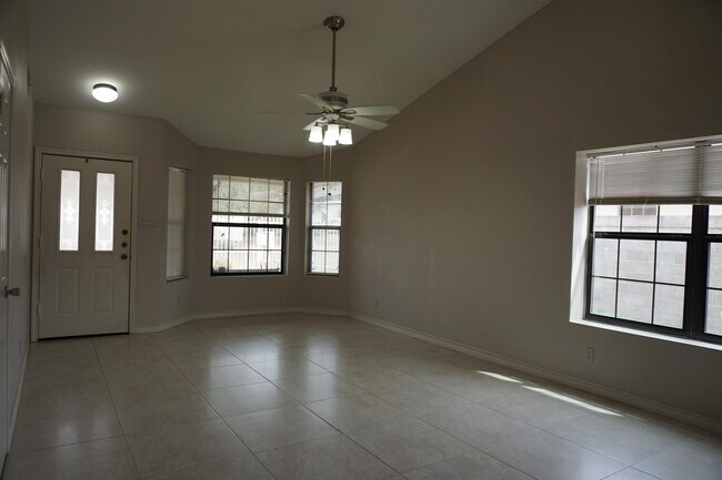 Building Photo - 8810 Crossway Dr