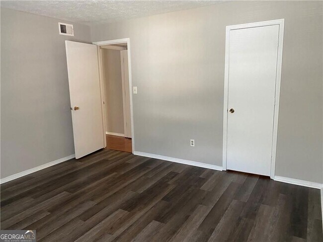 Building Photo - 1607 Augusta Dr