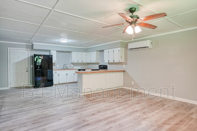Building Photo - 168 Cherokee Cir