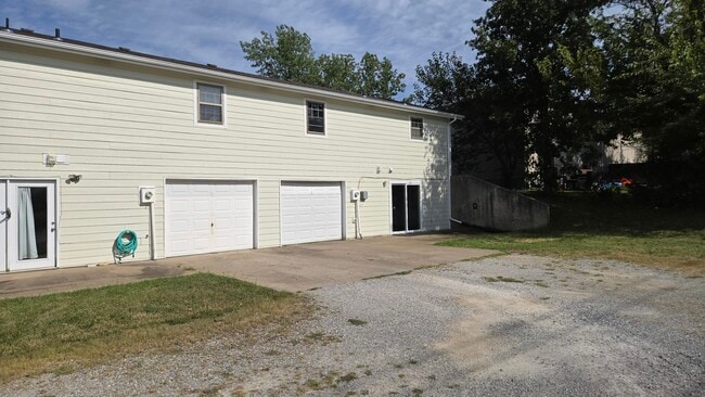 Building Photo - 1457 S Sonora Dr