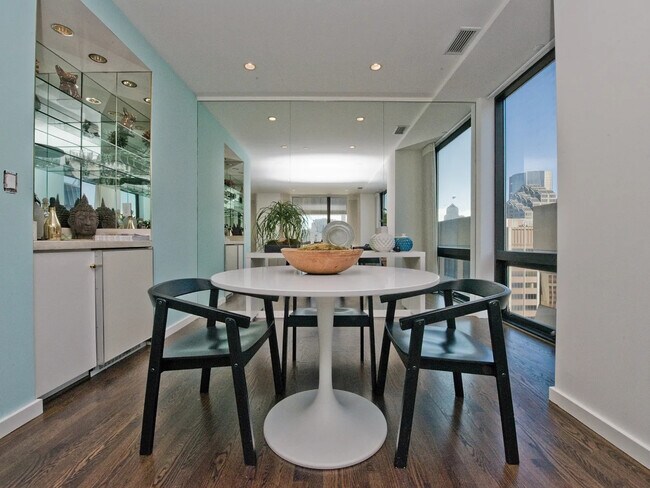 Building Photo - 611 Washington St