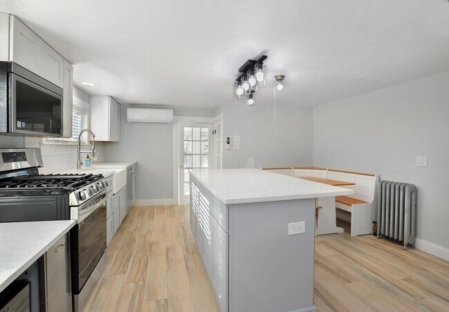 Building Photo - 3 Island Ave