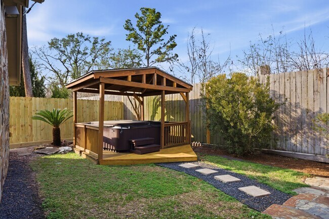 Building Photo - 531 Azaleadell Dr