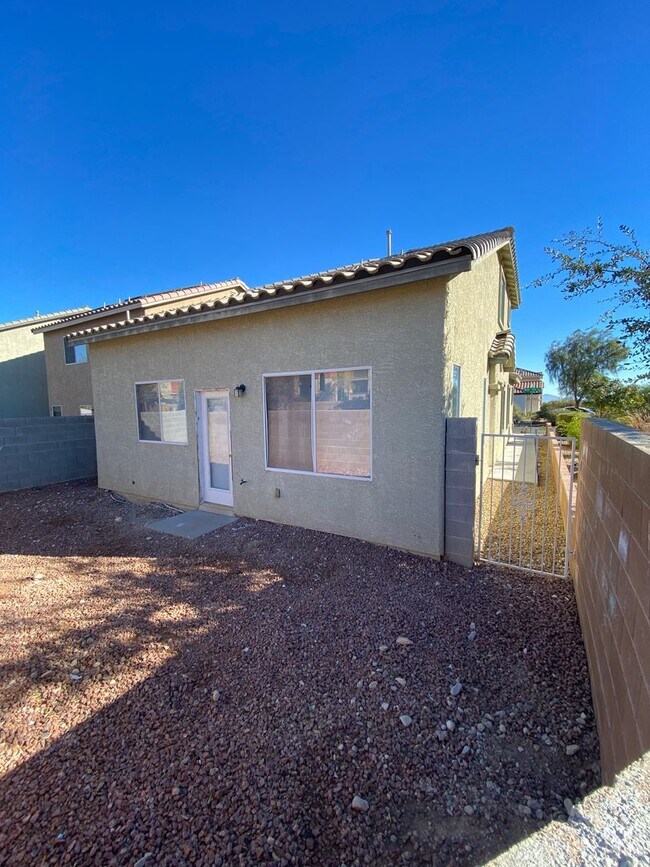 Building Photo - AMERICANA Property Mgmt - Freshly remodele...