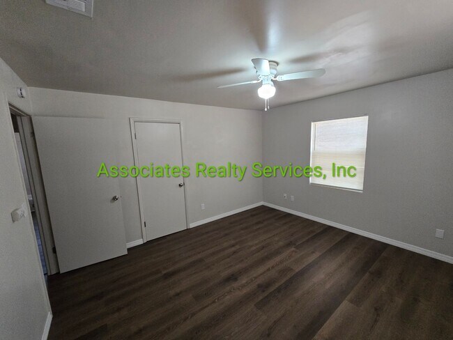 Building Photo - 1921 NE 17th Way