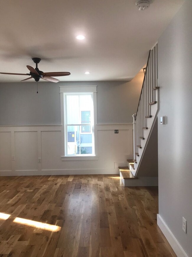 Building Photo - 52 America St