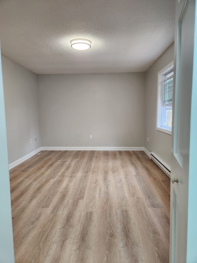 Building Photo - 203 Capewell Ave