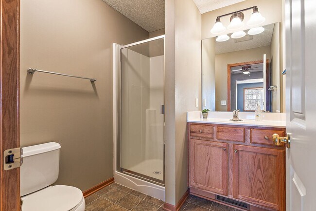 Building Photo - Large 3BR + Loft Townhome | 2-Car Garage | 1,715 Sq Ft