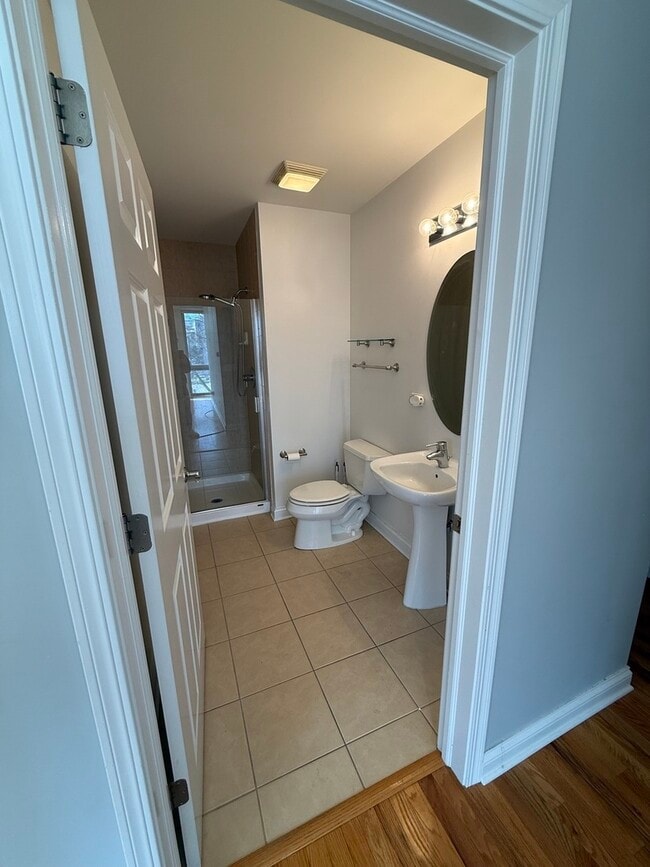 Building Photo - 2035 S Indiana Ave